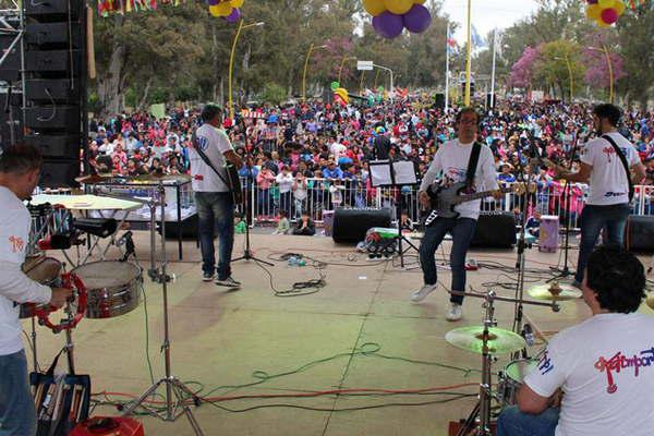 Con Panam y su circo la comuna agasajaraacute a los nintildeos de la Capital