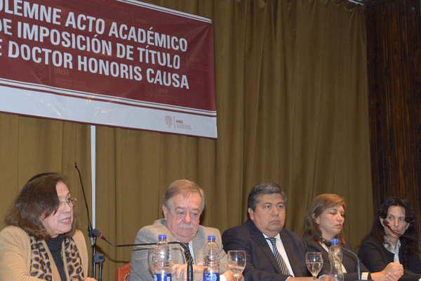 La Unse otorgoacute el Honoris Causa a Alberto R Dibbern