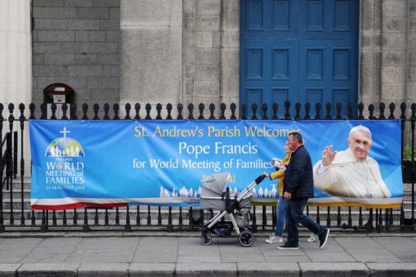 El Papa visita Irlanda con la presioacuten por los abusos del clero