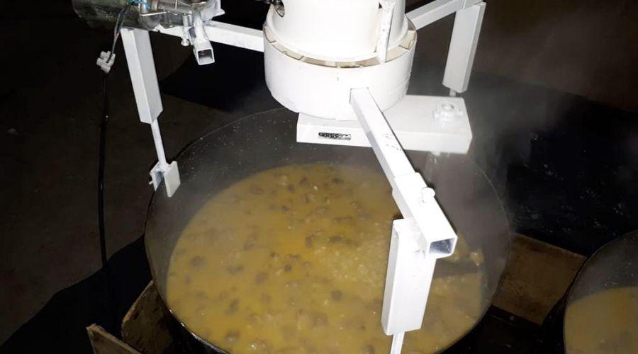 Coacuterdoba- crearon la maacutequina para revolver locro