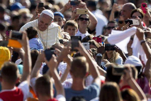 Obispos argentinos manifiestan al Papa su cercaniacutea ante ataque despiadado