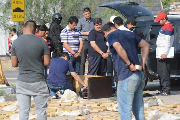 Detenidos por los 382 kg de marihuana optaron por el silencio 