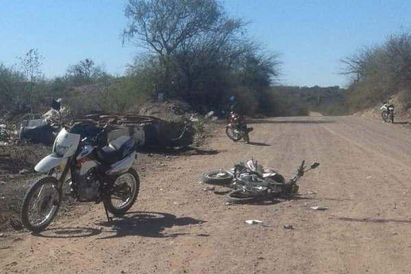 Padre e hija chocaron entre siacute con sus motos y terminaron en un hospital