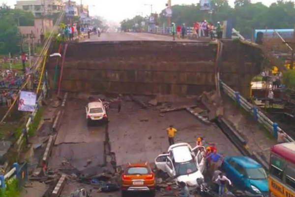 Al menos 25 heridos por el derrumbe de un puente en la ciudad de Calcuta