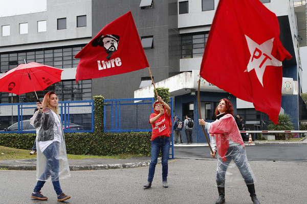 Lula tensa la cuerda desde la caacutercel y arriesga en la Justicia