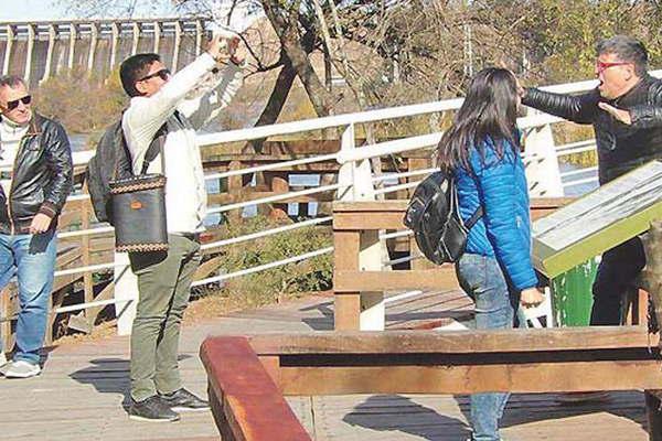 La Isla y Reserva Ecoloacutegica Tara Inti es visitada por turistas de distintos puntos del paiacutes 