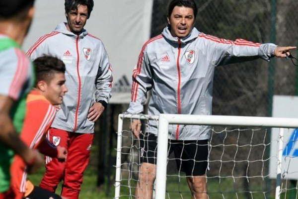 Con una mezcla de titulares y suplentes ante Talleres