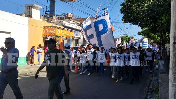 Caos en el traacutensito por una marcha en el centro