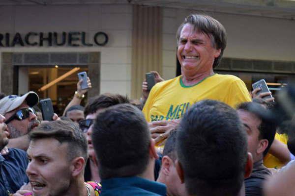 Brasil- apuntildealan a un candidato presidencial en un acto de campantildea