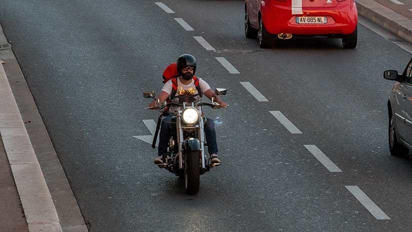 Insoacutelito- Motocilista Sufre dos accidentes de traacutensito en menos de un minuto