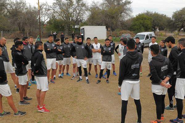 Coleoni proboacute el equipo con dos delanteros 