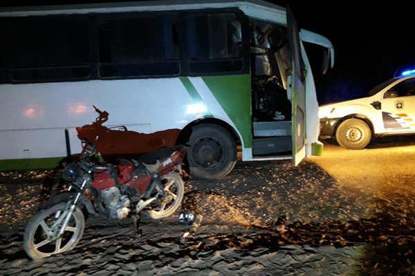 Un pastor y maacutes familiares de las viacutectimas viajaban en colectivo que matoacute a padre e hija