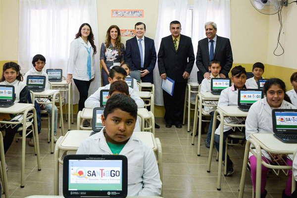 Entrega de equipamiento y mobiliario para la escuela Joseacute Antonio Cabrera