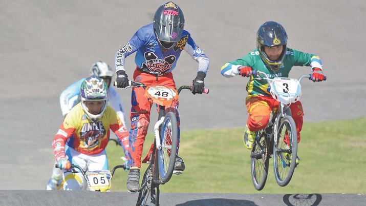 Gran nivel exhibieron los chicos en la pista internacional La Catedral del Polideportivo