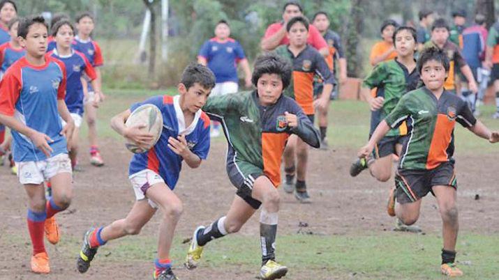 Fiesta infantil del rugby en Avda Nuacutentildeez del Prado