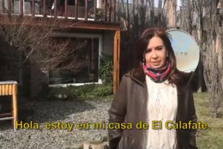 La ex presidenta Cristina Kirchner difundió un video por las redes sociales para mostrar el estado de su casa después de los allanamientos