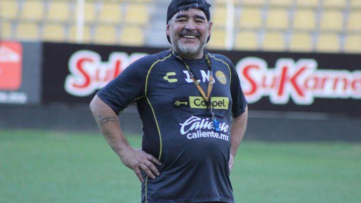 Maradona arranca su ciclo con Juaacuterez como titular