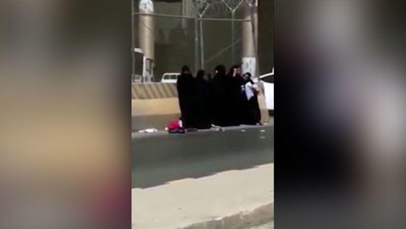 Graban una violenta pelea de cinco mujeres en niqab en una calle de Arabia Saudita