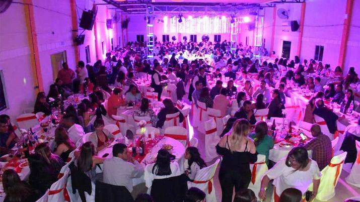 Cena de gala para maestros y profesores de la ciudad de Loreto