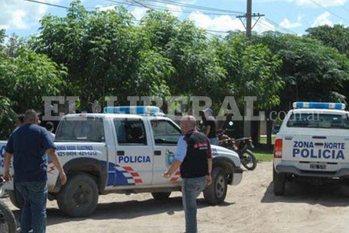 A raíz de los incidentes la policía mantuvo un amplio despliegue en torno a la casa del sospechoso