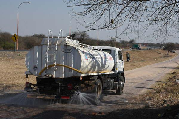 El municipio termense acentuacutea el servicio de riego de calles y caminos