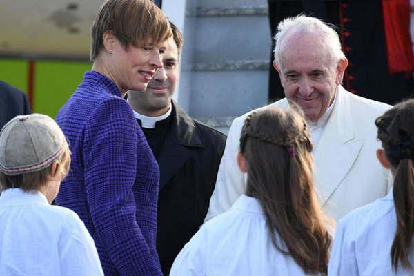 El papa Francisco reconocioacute que la corrupcioacuten y  los abusos estaacuten alejando a los joacutevenes de la Iglesia 