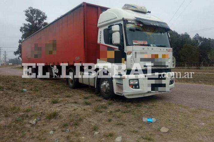 El pesado transporte logró ser interceptado por las autoridades policiales