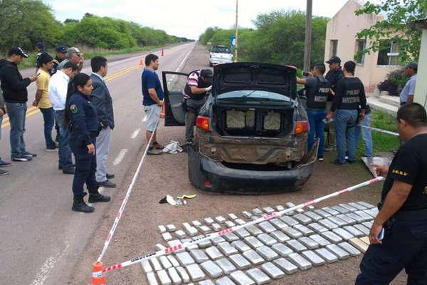 Uno de los apresados seriacutea el duentildeo de los 87 kg de marihuana