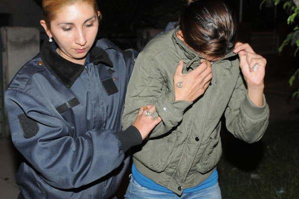 Joven madre se llevoacute 10000 de la casa de un hombre de 76 para cobrarse favores sexuales