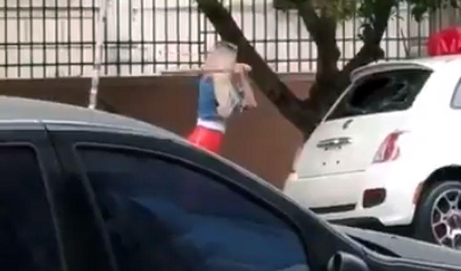 VIDEO  Violenta reaccioacuten de Sol Peacuterez destrozando un auto