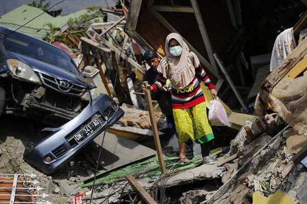 Unas 2000000 personas quedaron al desamparo  por el terremoto y posterior tsunami en Indonesia