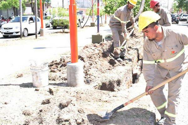 Avanza la instalacioacuten de luces LED sobre la avenida Coloacuten