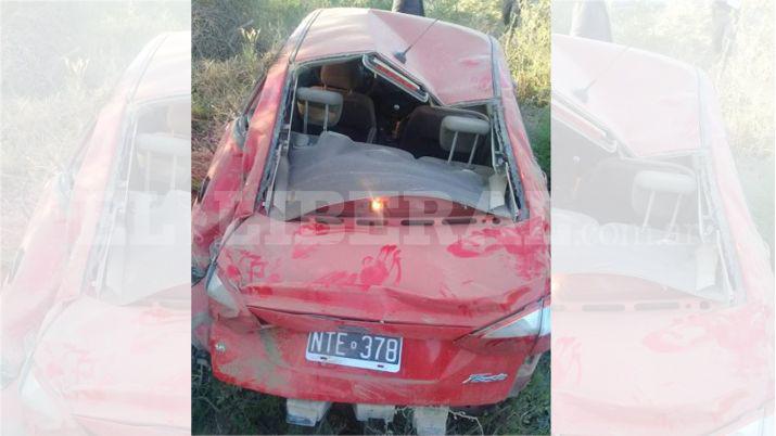 Terrible vuelco de un auto en Sol de Julio