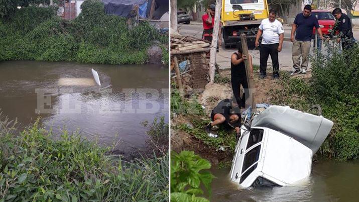 VIDEO  Cayoacute con su auto al canal por esquivar un perro