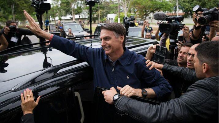 Bolsonaro arrasoacute en Brasil pero habraacute segunda vuelta