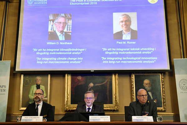 Dos estadounidenses fueron premiados con el Nobel de Economiacutea 