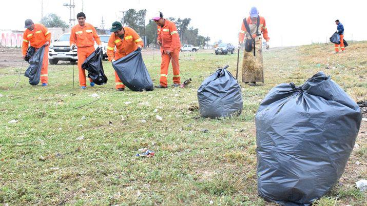 El municipio levantoacute grandes voluacutemenes de basura