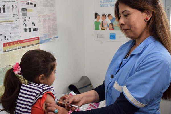 Intenso trabajo de vacunacioacuten en las Caps de la comuna capitalina