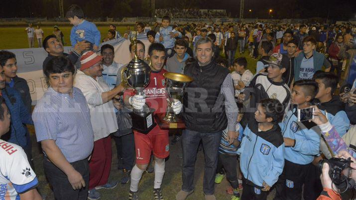 Sportivo Fernaacutendez empatoacute con Guumlemes y se quedoacute con la Copa Santiago