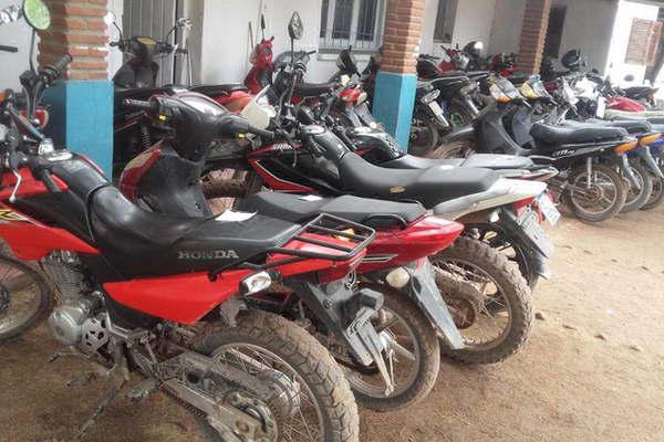 Menores conduciacutean maacutes de la mitad de las 32 motos secuestradas en Robles