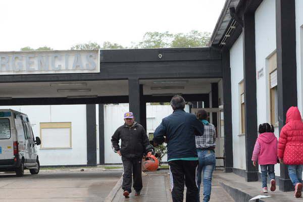 Menor que circulaba en moto grave tras chocar contra un automoacutevil 