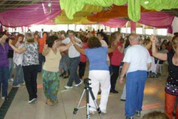 Centros de jubilados programaron  sus festejos por el Diacutea de la Madre