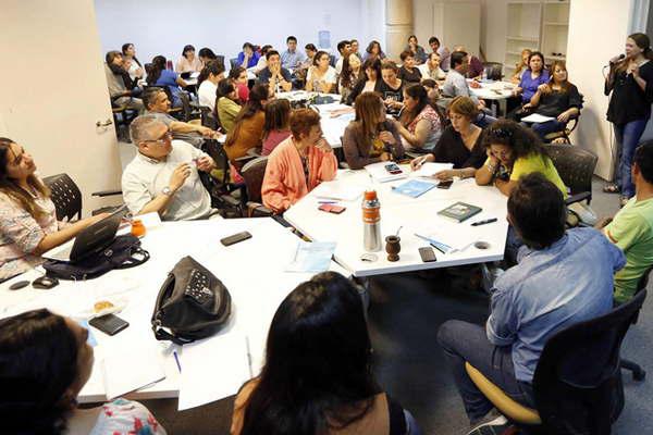 Docentes se capacitan en la prevencioacuten del embarazo no intencional en la adolescencia