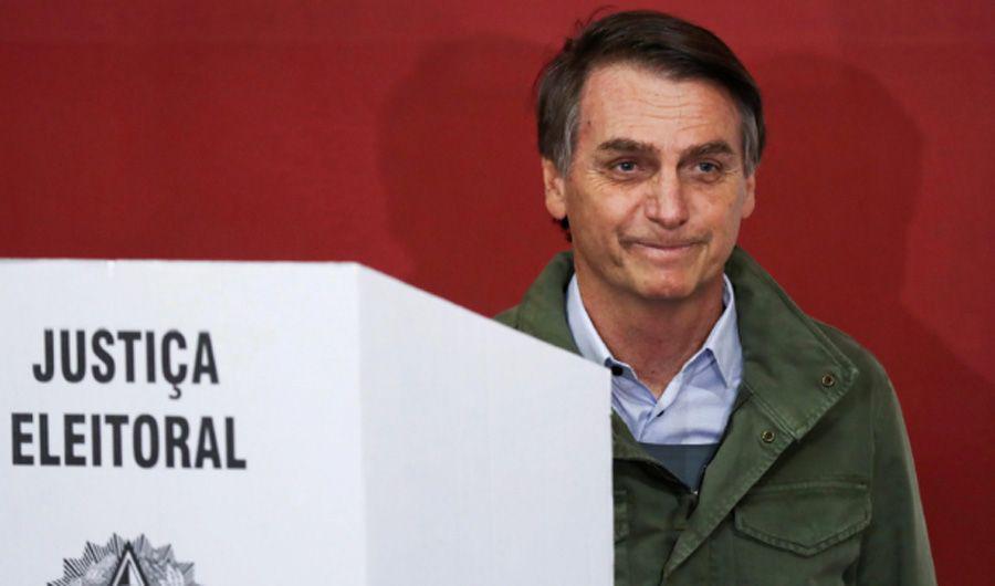Jair Bolsonaro votoacute y se retiroacute sin hablar con la prensa