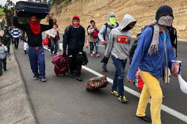 El gobierno de Peruacute anuncioacute que dejaraacute de otorgar  permisos temporales a los inmigrantes venezolanos