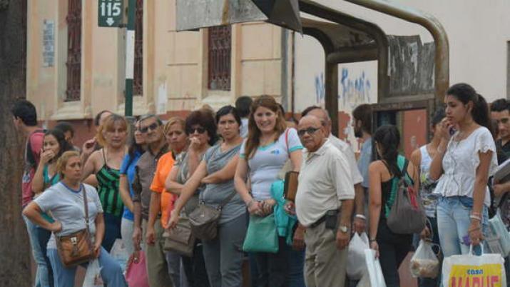 Masivo repudio a choferes por el paro sorpresivo