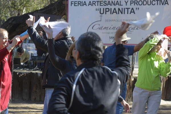 Upianita reviviraacute las alumbradas y rezabailes en un saacutebado distinto