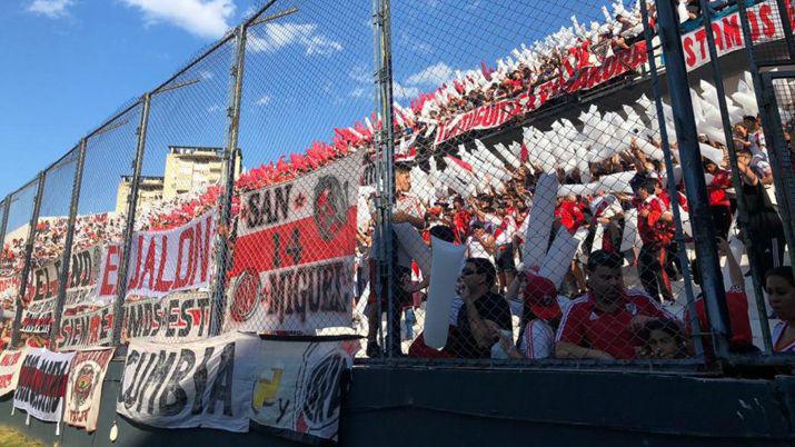 Para pensar lo del puacuteblico visitante- Hubo disturbios con hinchas de River