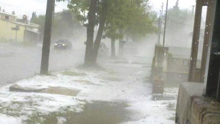 VIDEO  El cambio llegoacute a la capital con una furiosa tormenta y granizo