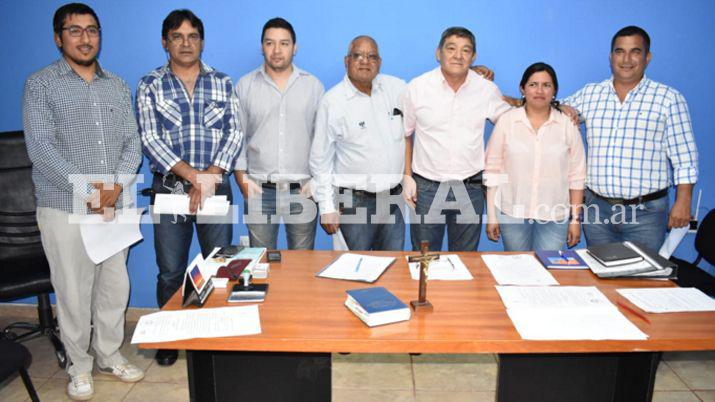 El intendente Luis Taco Gonzlez junto a los nuevos funcionarios de Tintina